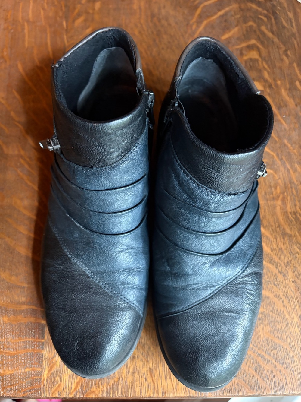 Dark Blue and Black Leather Ankle Boots by Remonte, Brown Detail and Side Zipper